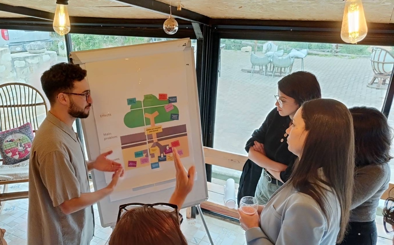 Etienne Koeppel facilitating a workshop